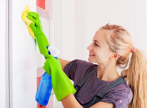 Professional oven cleaner in Camden cleaning a domestic oven interior